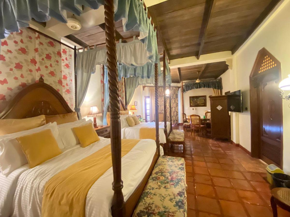 Tropicana Castle Dive Resort Powered By Cocotel Пуерто Галера Екстериор снимка