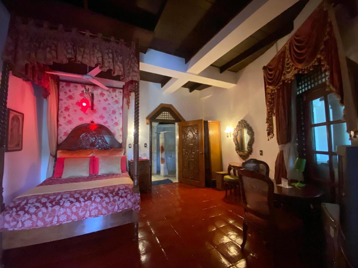 Tropicana Castle Dive Resort Powered By Cocotel Пуерто Галера Екстериор снимка