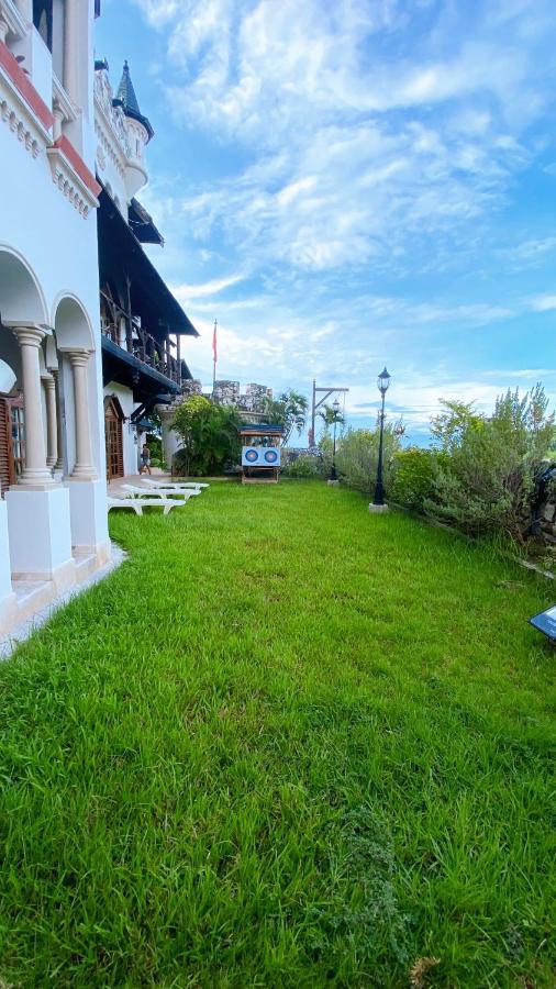 Tropicana Castle Dive Resort Powered By Cocotel Пуерто Галера Екстериор снимка